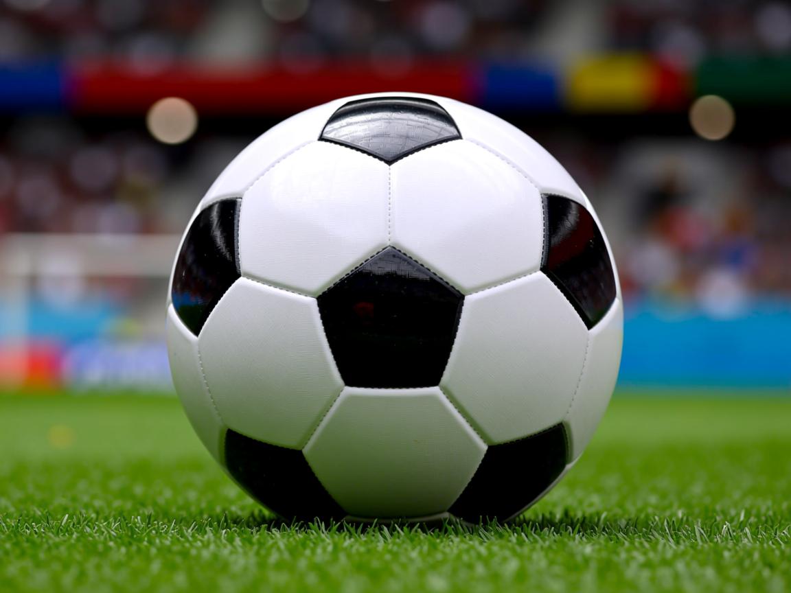 开云体育在线-保守阵型防守固守是否能经受强队持续冲击,稳固防守 第3张